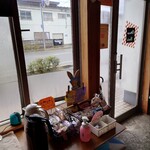 オレンジスマイル - 店内出入り口の様子