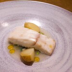 シャテーニュ - ⚫お魚料理「平目 ミル貝 せりのソース」