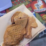 Asakusa Taiyaki Koubou Guraku - 粒あんたい焼き（200円税込）餡子が少なく薄っぺらい。