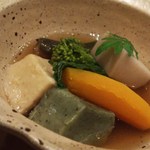 利き酒家 - 生麩と野菜の炊き合わせ