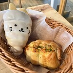 ひぐらしベーカリー - ちくわパンとうさぎのコロネ