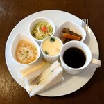 NOIX - ホットコーヒー（モーニングサービス付き）400円