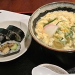 花月うどん - 玉子とじうどんと巻き寿司