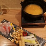 旬魚旬菜まるとび - ☆しゃぶしゃぶ
      しゃぶしゃぶには、豪華な雲丹❣️うに❣️ウニ❣️
      金目鯛、ぶりを、しゃぶしゃぶしていただきます
      あまどころ、うるい、えのき、なめこ、ミニトマトも、雲丹と一緒にめっちゃ美味しいぃ～