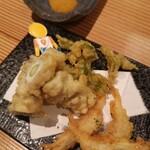 旬魚旬菜まるとび - ☆天麩羅
      大好きな『白えび❣️』太刀魚のアスパラ巻きで、山菜の天麩羅ならコシアブラが1番美味しいよね⤴⤴