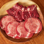 Cow tongue & thick-sliced beef sagari set