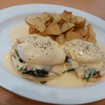 エッグスンシングス 湘南江の島店 - エッグスベネディクト