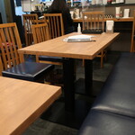 浅草洋食 クロモジ亭 - テーブル席。