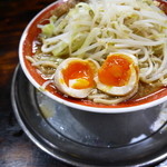 麺でる - 味付け玉子は半熟