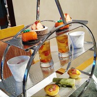 中国料理 「王朝」 ヒルトン名古屋 - スタンド、王朝特製北京ダックロール、王朝デザート、インプレイス３−３スイーツ２種