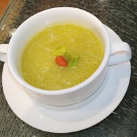 中国料理 「王朝」 ヒルトン名古屋 - 蟹肉とそら豆のスープ