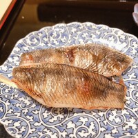 鮨 まつうら - 目光。パリッとした皮目とみずみずしさと脂の融合した白身が最高でした。