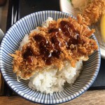 Katsubee - 先ずはアジフライヽ(´o｀
                        
                        半身を白メシにのっけてソース！！！
                        
                        チンカチンカの冷やっこいルービーは我慢！！！
                        
                        ツライわぁ〜〜〜
                        
                        
                        
                        