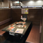 Yakiniku Suehirokan - 4人席はこんな