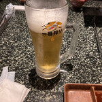 焼肉スエヒロ館 - まずはビール。慌てて呑んでしまった