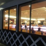 無添くら寿司 - くら寿司 福山東深津店 外から店内 (2022.05.01)