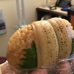 惣菜 かわむら - 具がはみ出すおにぎり　一本煮穴子
