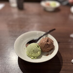 炭火焼肉ホルモン うらら - ピスタチオアイス、ベルギーチョコアイス