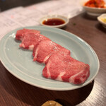 炭火焼肉ホルモン うらら - 特選タン