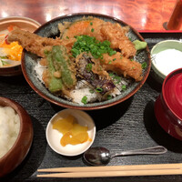 天ぷら 旬和食 あきら - 穴子天丼御膳（1000円）