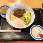 手打ちうどん・そば 子亀 - 【2022年03月】肉みそうどん＠620円、提供時。