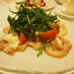 アクア パッツァ - 豚とモッツァレラチーズの前菜ルッコラ、トマト添え.JPG