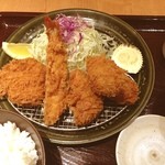 和幸 伊勢丹浦和店 - 広島産カキフライとエビフライとヒレカツ。
                                美味しかった。