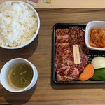 焼肉ホルモン おはこ - 国産牛カルビランチ
            1280円