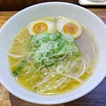 ラーメン酒場 でぇすけ - みそ味玉らぁめん950円