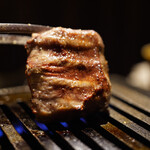 黒毛和牛焼肉 白か黒 - 