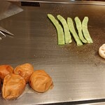 鉄板焼 七海 - 焼梅干し珍しい