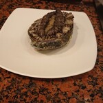 鉄板焼 七海 - アワビが新鮮、めっちゃ動く(笑)