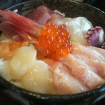 まぐろ太郎 - 海鮮丼のアップ写真