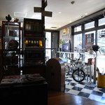 ビッグママカフェ - アメリカのお洒落なガキの部屋みたいな雰囲気のバーの内装