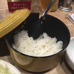 ビストロてらさわ - しかし、おひつのご飯は、意外と少なめだな。