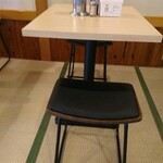 支那そば へいきち 二代目 - 小上がり