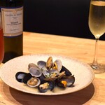 SRY+ IZAKAYA French Italian Creation - ムール貝白ワイン蒸し