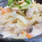 鮮魚と旬野菜の豆乳クリームパスタ