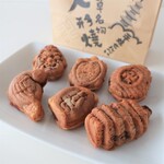 亀屋 - 亀（亀屋ですからね！）、提灯、五重塔、鐘、仁王様（浅草寺ですからね）、鳩　の6つが入っています。