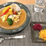 En - 石窯焼き野菜のカレーランチ(カレーは秘密のスパイシートマトカレー)