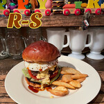 R-S - 『テリヤキタルタルエッグバーガー¥1,300』 『オニオンリングS¥470』 『カールスバーグ¥620』