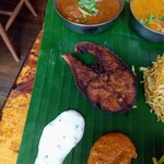 南インド食堂 ビーンズ オン ビーンズ - ペッパーマトン、フィッシュフライ、ライタ、カラチャトニ