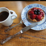 アーヴィング プレイス - 妻の川崎農園の苺のタルトと丸山コーヒーのセットです。