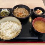 もつ次郎 - もつ煮定食（680円）