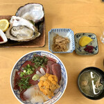 花房 - 日本海ウニ入り丼、岩がき