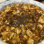 味の舘 - 麻婆豆腐アップ。花山椒の風味が加わり辛めの味付け。