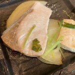 うめ丸旅館 - 朝食の鋼板焼