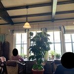 ル・パステ - 内観、外が見える窓