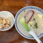 173922647 - ランチＡセット「雲呑麺（香港麺）＋排骨飯・小」950円
