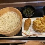 丸亀製麺 - 釜揚げうどん（並）・野菜かき揚げ・おいなりさん